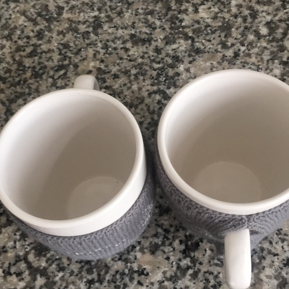 Cozy 16 Oz Winter Mugs Set With Crochet Sleeves - NEW! - Picture 7 of 13